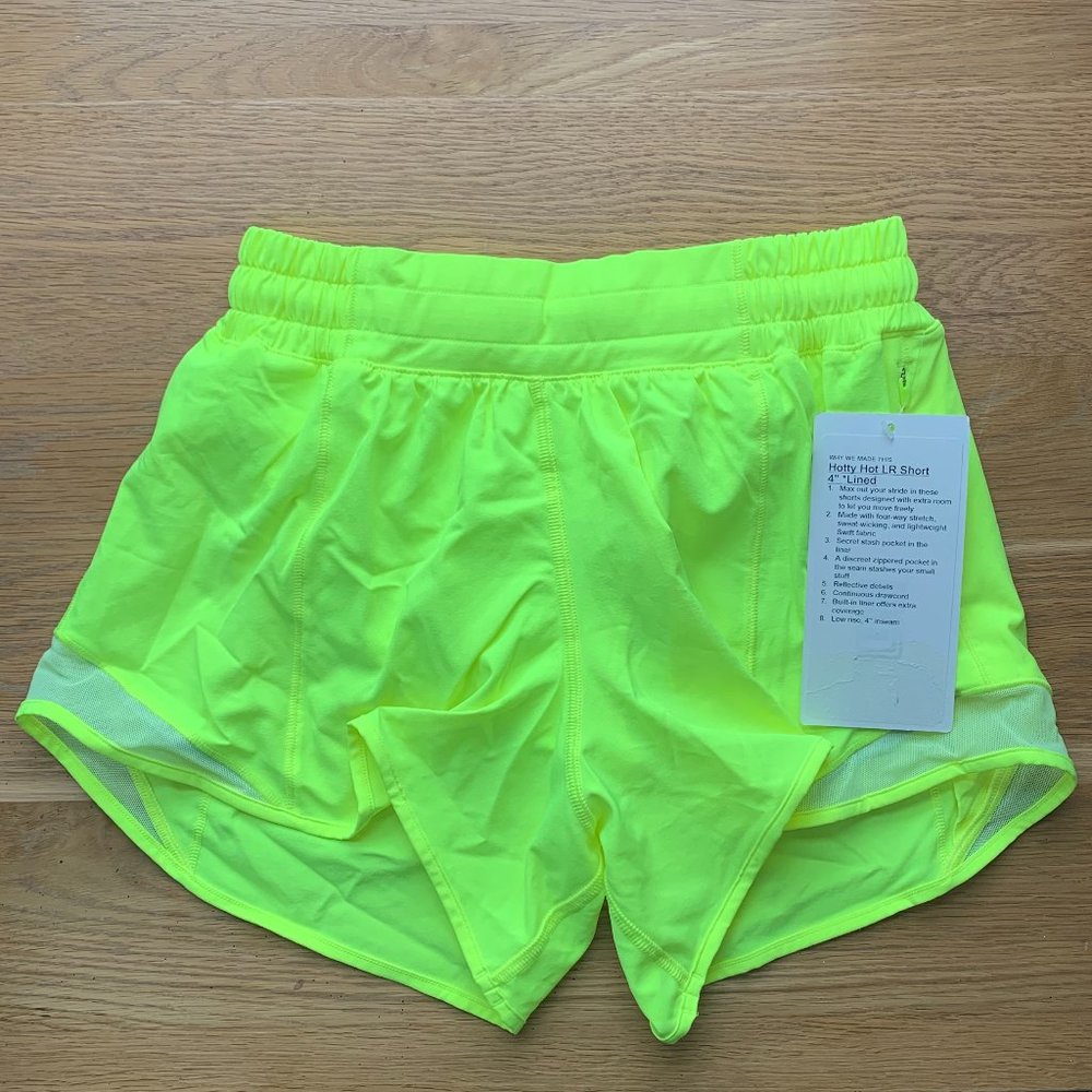 Lululemon Hotty Hot LR Short 4" *Lined